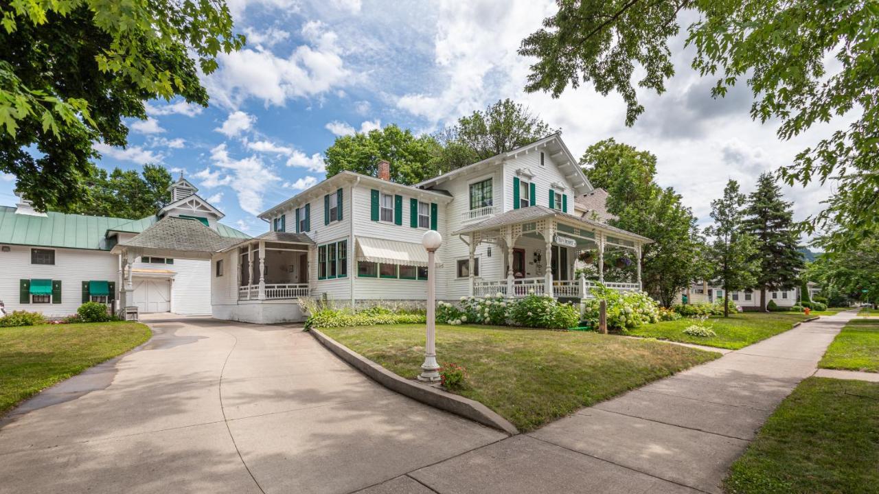 Carriage House Bed & Breakfast Winona Bagian luar foto