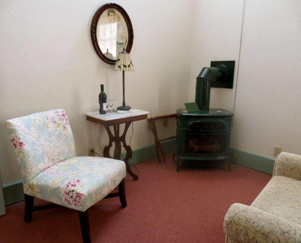 Carriage House Bed & Breakfast Winona Bagian luar foto