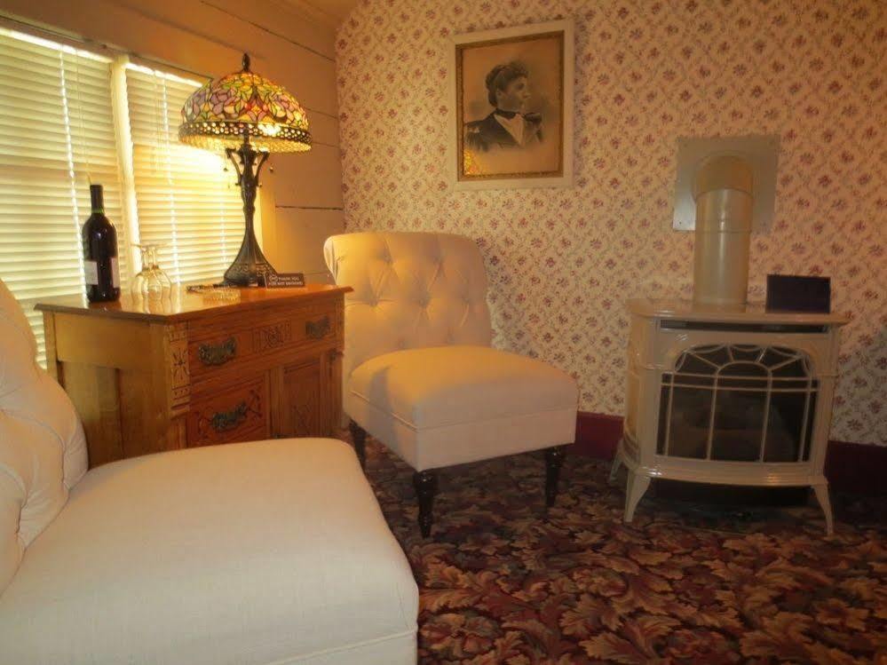 Carriage House Bed & Breakfast Winona Bagian luar foto
