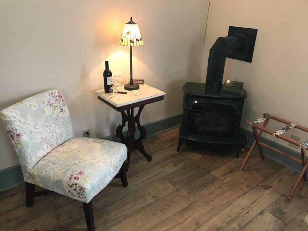 Carriage House Bed & Breakfast Winona Bagian luar foto