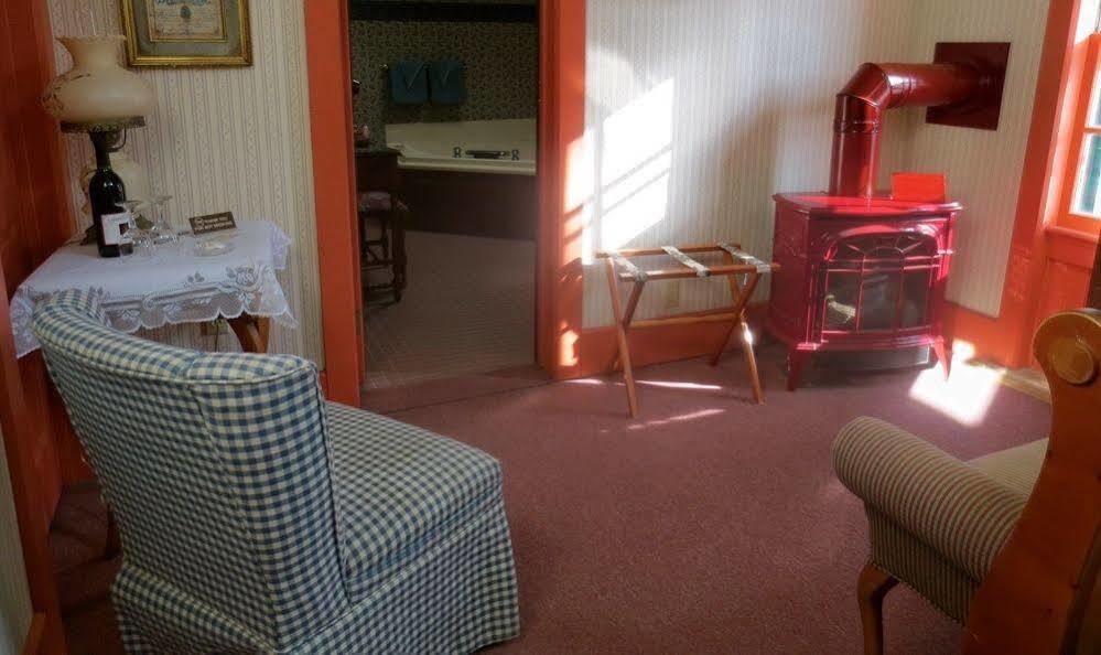 Carriage House Bed & Breakfast Winona Bagian luar foto
