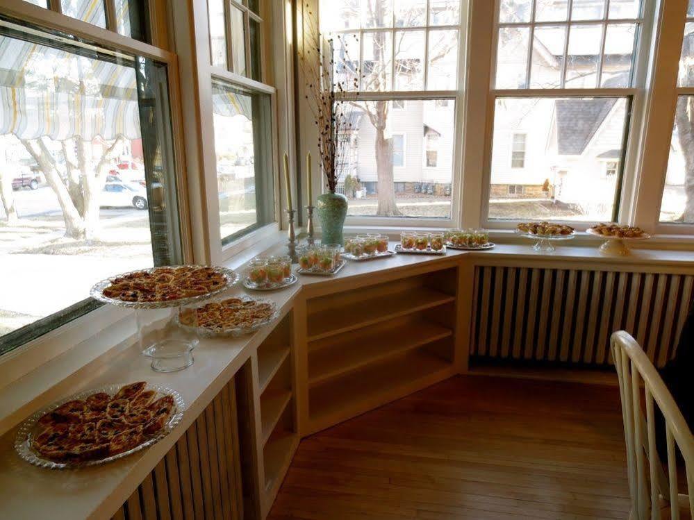 Carriage House Bed & Breakfast Winona Bagian luar foto