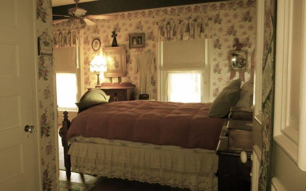 Carriage House Bed & Breakfast Winona Bagian luar foto